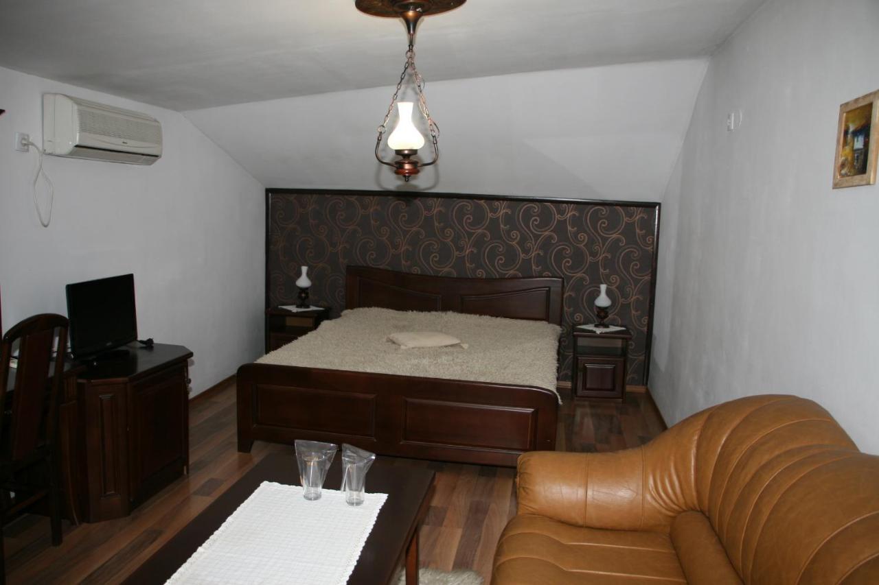 Oazis Guesthouse 洛维奇 外观 照片